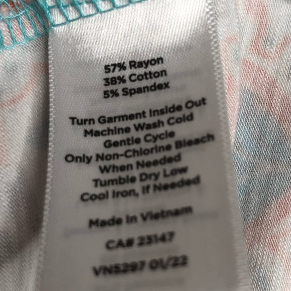 T by Talbots ladies medallion split neck ruched top size P - Picture 5 of 6